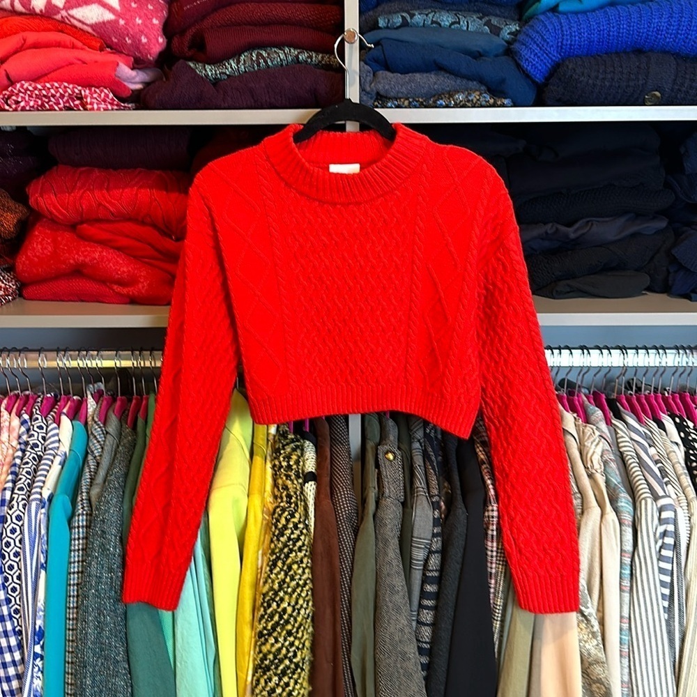 H&M red crew neck long sleeve cropped sweater size XS